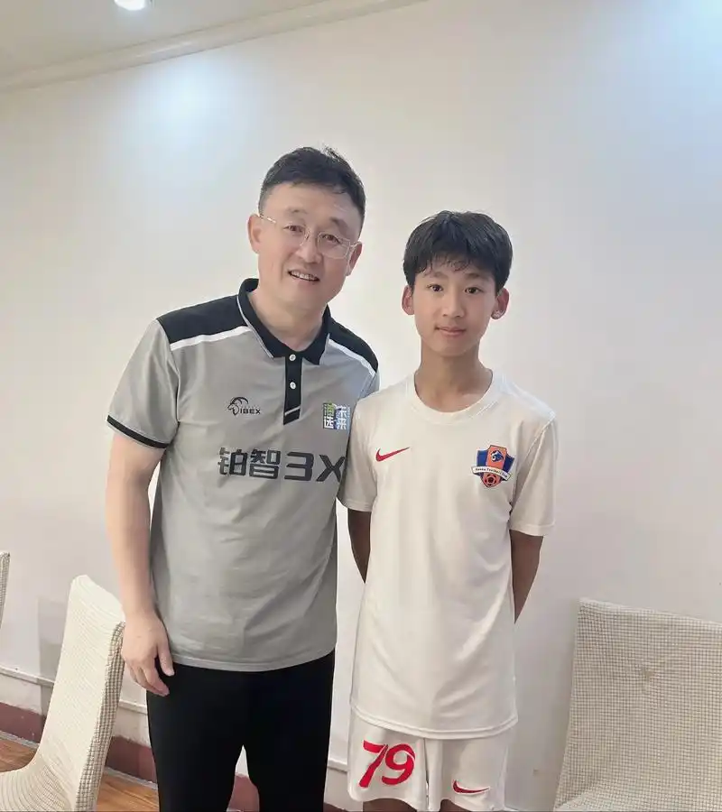 孙继海忆初遇C罗：青涩少年变传奇，数据揭秘葡萄牙巨星成长轨迹